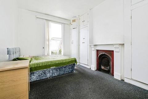 3 bedroom end of terrace house for sale, Ruskin Avenue, Manor Park, London, E12