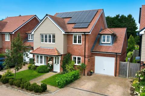 4 bedroom detached house for sale, Augustus Avenue, Fordingbridge, SP6 1FN