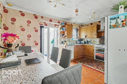 Whittington Avenue, Hayes