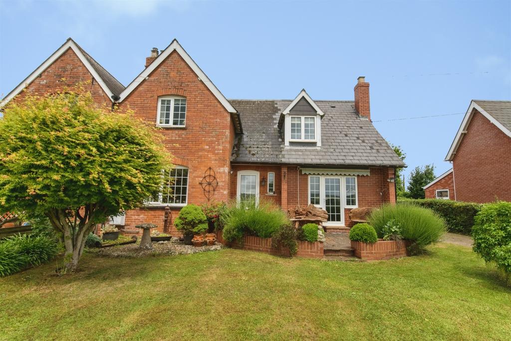 4 bedroom semi-detached house for sale