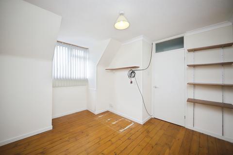3 bedroom end of terrace house for sale, Holly Close, Taunton