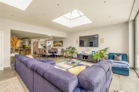 7 bedroom detached house for sale, Kingswood