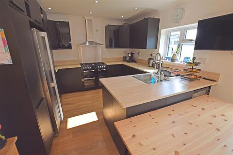 4 bedroom bungalow for sale, Gron Ffordd, Rhiwbina, Cardiff