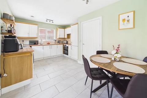3 bedroom end of terrace house for sale, Lea Walk, Hucclecote, Gloucester