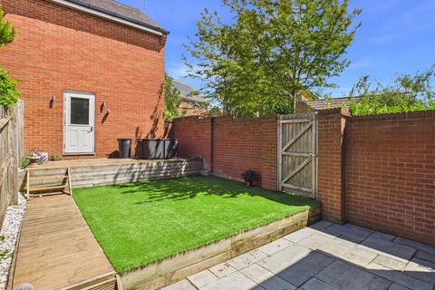 3 bedroom end of terrace house for sale, Lea Walk, Hucclecote, Gloucester