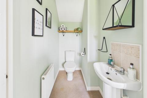 3 bedroom end of terrace house for sale, Lea Walk, Hucclecote, Gloucester