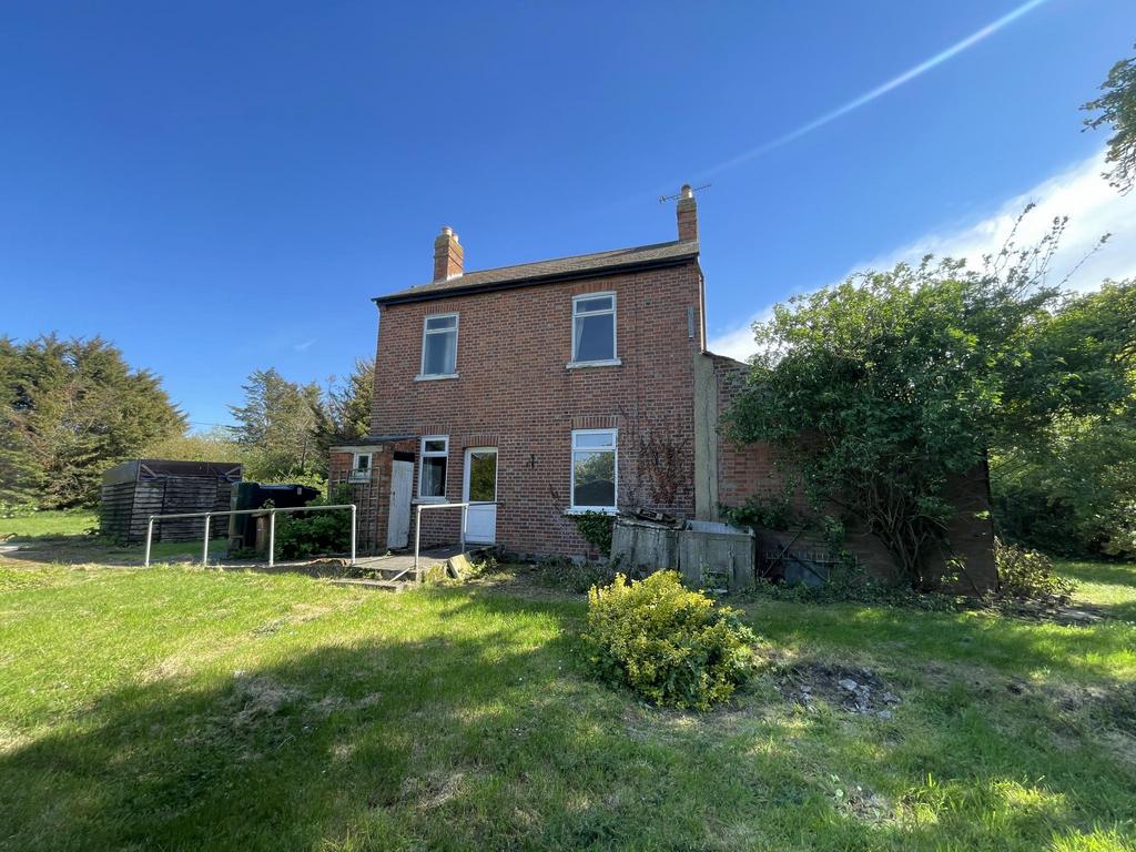 Detached house exterior, garden