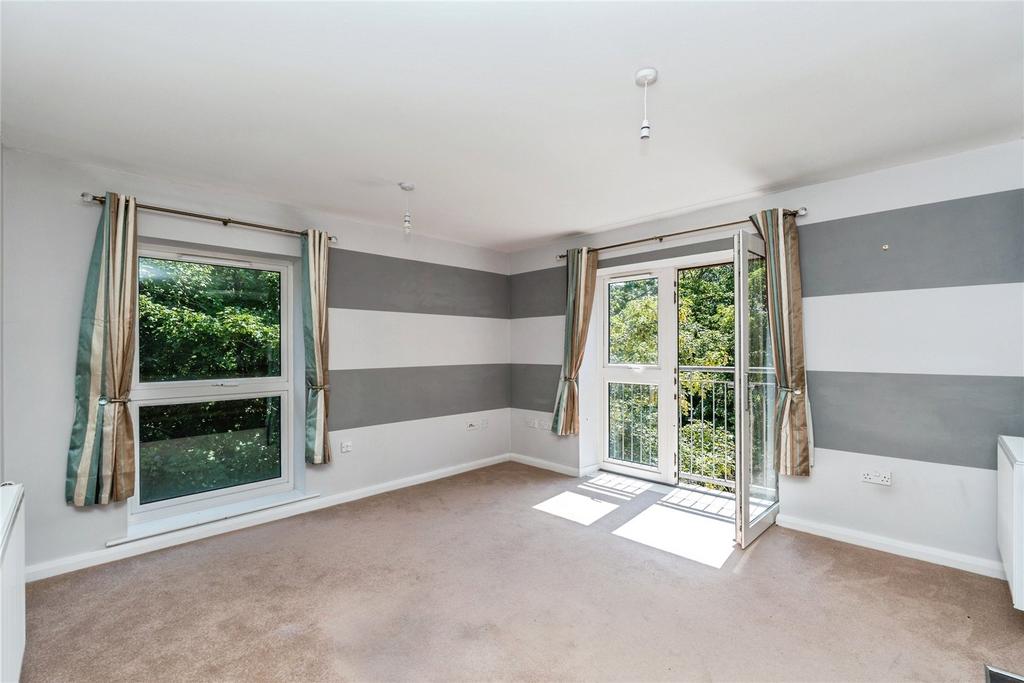Apartment in Southampton, Harefield - View 4