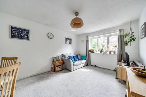 Cottage Grove, Surbiton, KT6