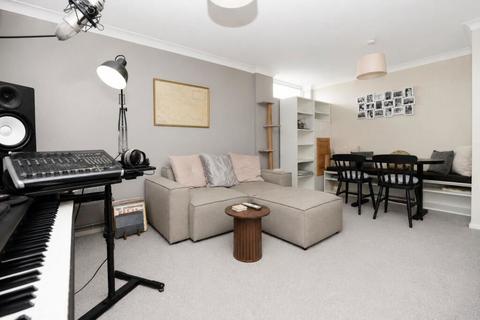 2 bedroom flat for sale, Bishopsfield Road, Fareham, Hampshire, PO14 1LN