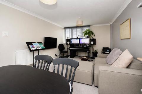 2 bedroom flat for sale, Bishopsfield Road, Fareham, Hampshire, PO14 1LN