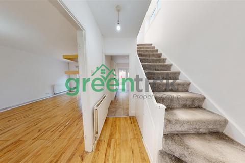 2 bedroom end of terrace house to rent, Hookfield, Harlow