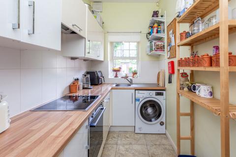 2 bedroom ground floor flat for sale, 32 Upper Gray Street, Edinburgh EH9 1SW
