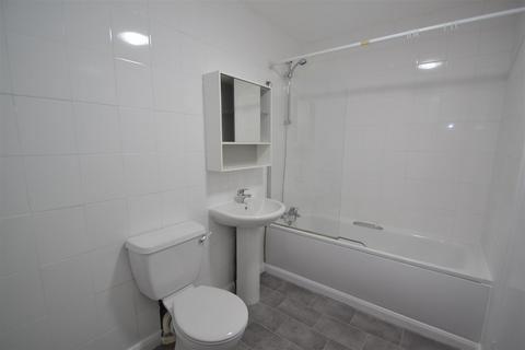 2 bedroom apartment to rent, Collier Row Road, Collier Row, Romford