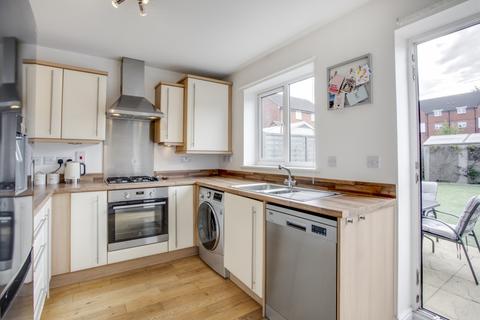 2 bedroom terraced house to rent, Chalk Stream Rise, Amersham, HP6