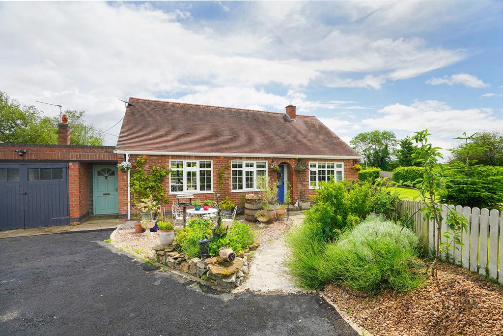 3 bedroom detached bungalow for sale