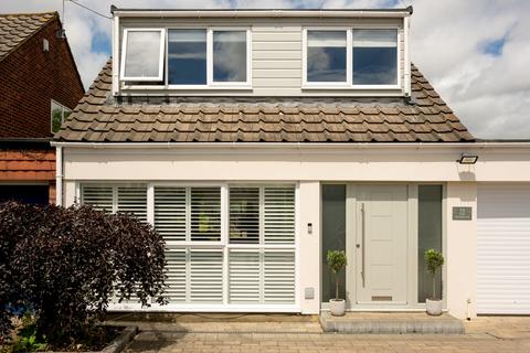 Tatsfield Avenue, Nazeing, EN9