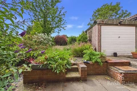 3 bedroom semi-detached house for sale, Northfield Drive, Worksop S81