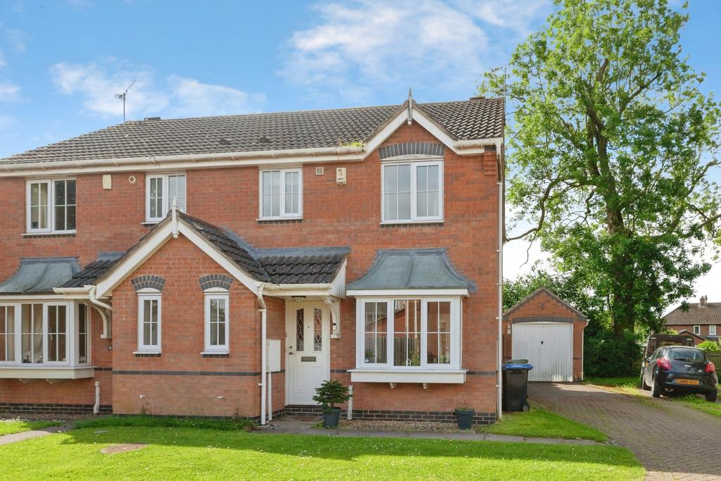 3 bedroom semi-detached house for sale