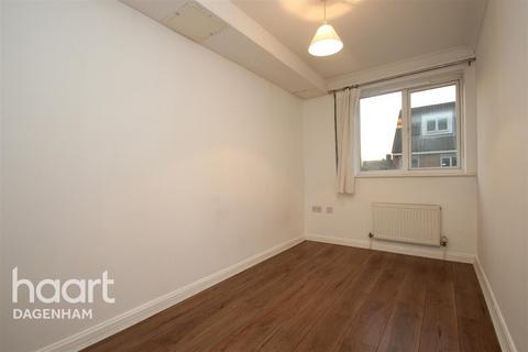 2 bedroom flat to rent, Neale Court, Dagenham, RM9