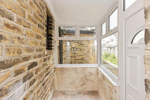 3 bedroom end of terrace house for sale, Town Gate, Wyke, Bradford
