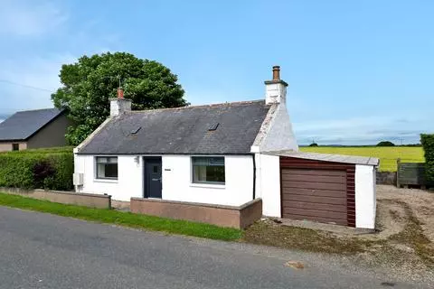 2 bedroom country house for sale