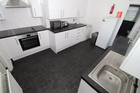 1 bedroom in a house share to rent – pohled 2