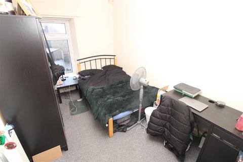 undefined, Stow Hill, Pontypridd CF37