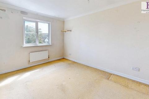 3 bedroom semi-detached house for sale, Petrel Close, Westwood Park, Bradford