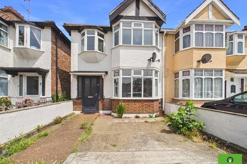 Kingsmead Avenue, Romford RM1