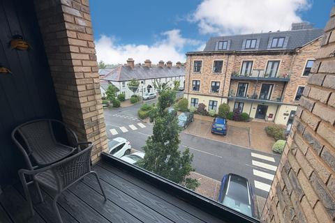 2 bedroom flat for sale, Fountain Way, Salisbury