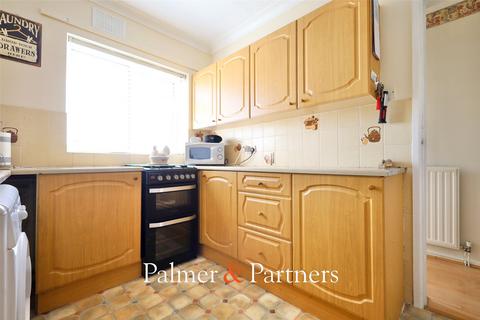 2 bedroom apartment for sale, Kings Avenue, Holland-on-Sea, Clacton-on-Sea, Essex, CO15
