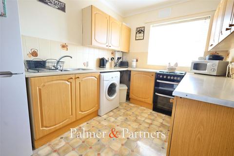 2 bedroom apartment for sale, Kings Avenue, Holland-on-Sea, Clacton-on-Sea, Essex, CO15
