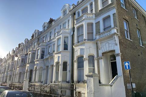 Studio to rent, Coleherne Road