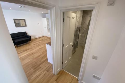 Studio to rent, Coleherne Road
