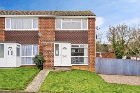 2 bedroom end of terrace house to rent, Daimler Avenue, Banbury
