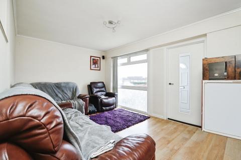 2 bedroom end of terrace house to rent, Daimler Avenue, Banbury