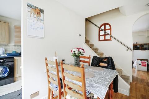 2 bedroom end of terrace house to rent, Daimler Avenue, Banbury