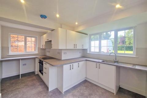 3 bedroom detached house to rent, Main Street, Kirklington, Newark