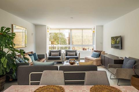 Cheyne Walk, London SW3