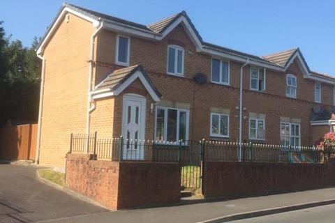 3 bedroom end of terrace house to rent, Mapledon Road, Manchester M9