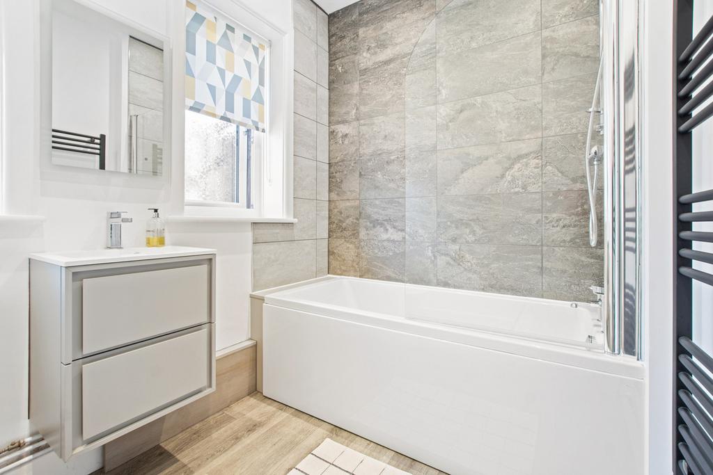 House in Bournemouth, Queens Park - More