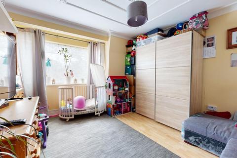 2 bedroom property for sale, Clifford Court, London