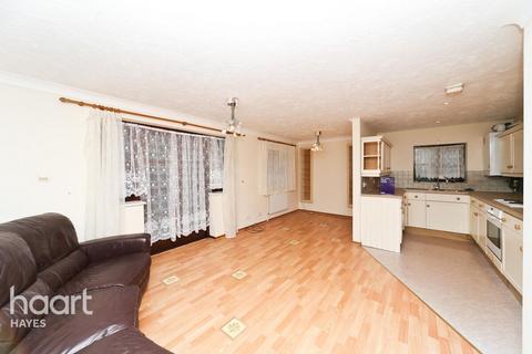 2 bedroom flat to rent, Gledwood Drive, Hayes