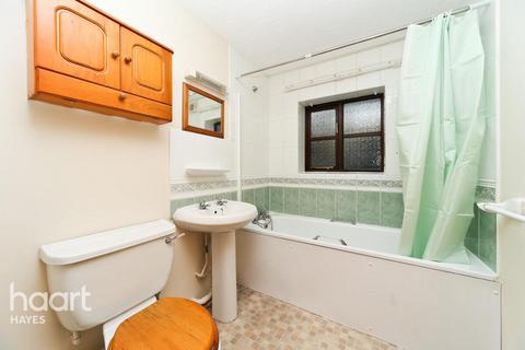 2 bedroom flat to rent, Gledwood Drive, Hayes