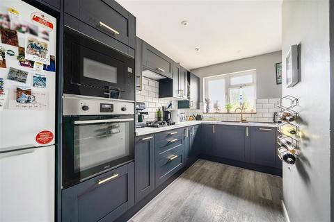 2 bedroom apartment for sale, Hook Road, Surbiton