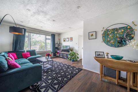 2 bedroom apartment for sale, Hook Road, Surbiton