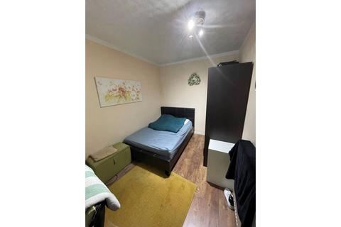 4 bedroom terraced house for sale, Springfield Road, Wolverhampton, WV10