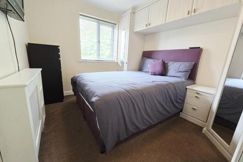 2 bedroom flat to rent, 67 Cherry Blossom Close, Palmers Green