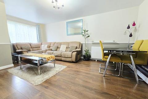 2 bedroom flat to rent, 67 Cherry Blossom Close, Palmers Green